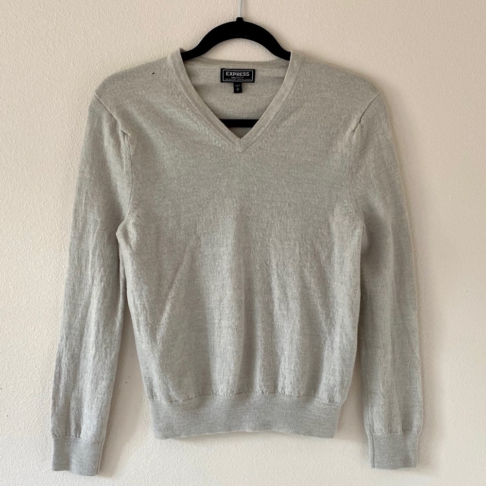 Express • Long Sleeve V-Neck Sweater • Cream/Tan